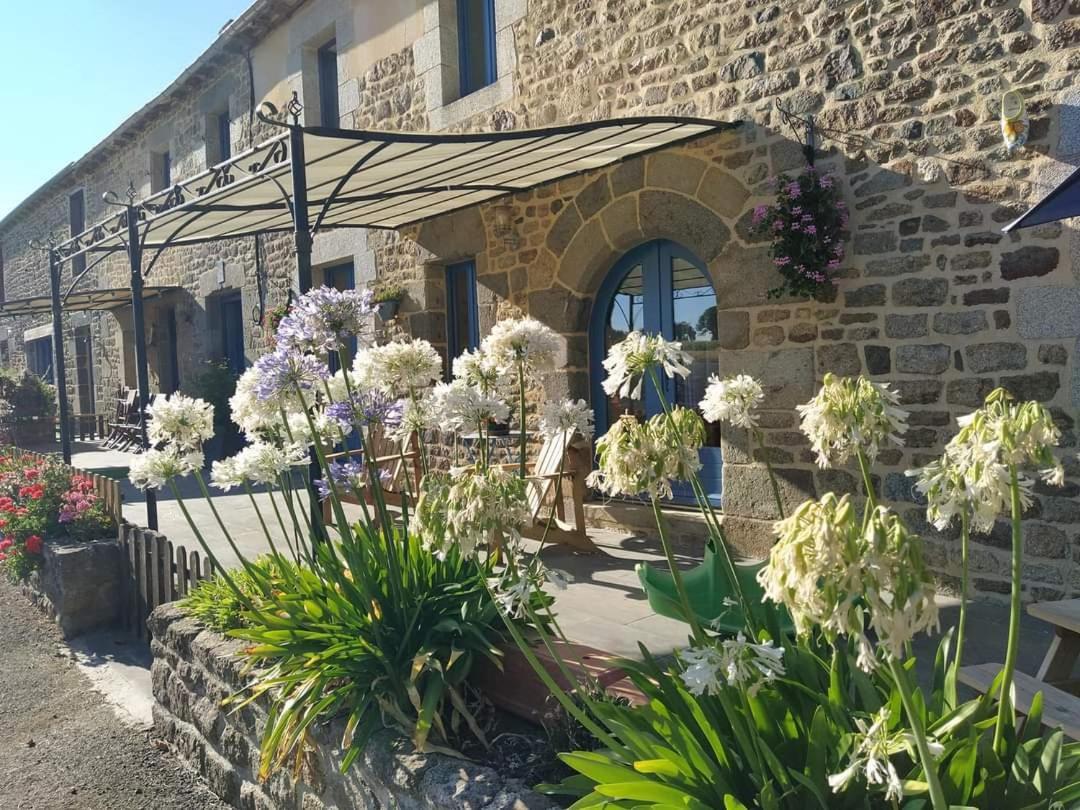 Le Douetaux Chambres D'Hotes La Baussaine Εξωτερικό φωτογραφία